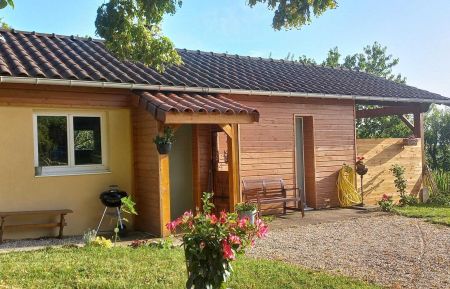 G&icirc;te n&deg;G321010 Revonnas - Ain - Vue r&eacute;cente avec s&eacute;paration Terasse