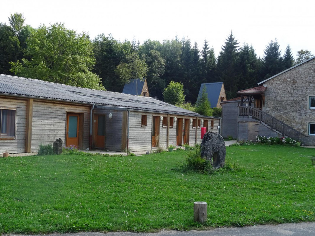 Yourte Espace Rivoire-tipi Et Yourtes à Vieu-d'izenave, Ain