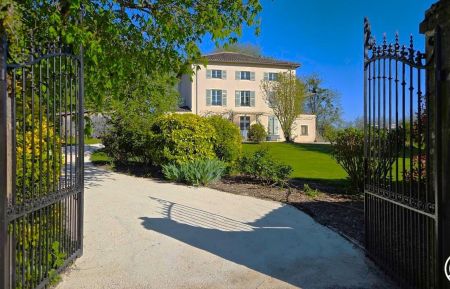 Chambre d'h&ocirc;tes n&deg;G94520 Chavannes-sur-Reyssouze - Ain - Le domaine des Charbonnets, avec ses 4 chambres d'h&ocirc;tes, et son parc de 2 hectares. 