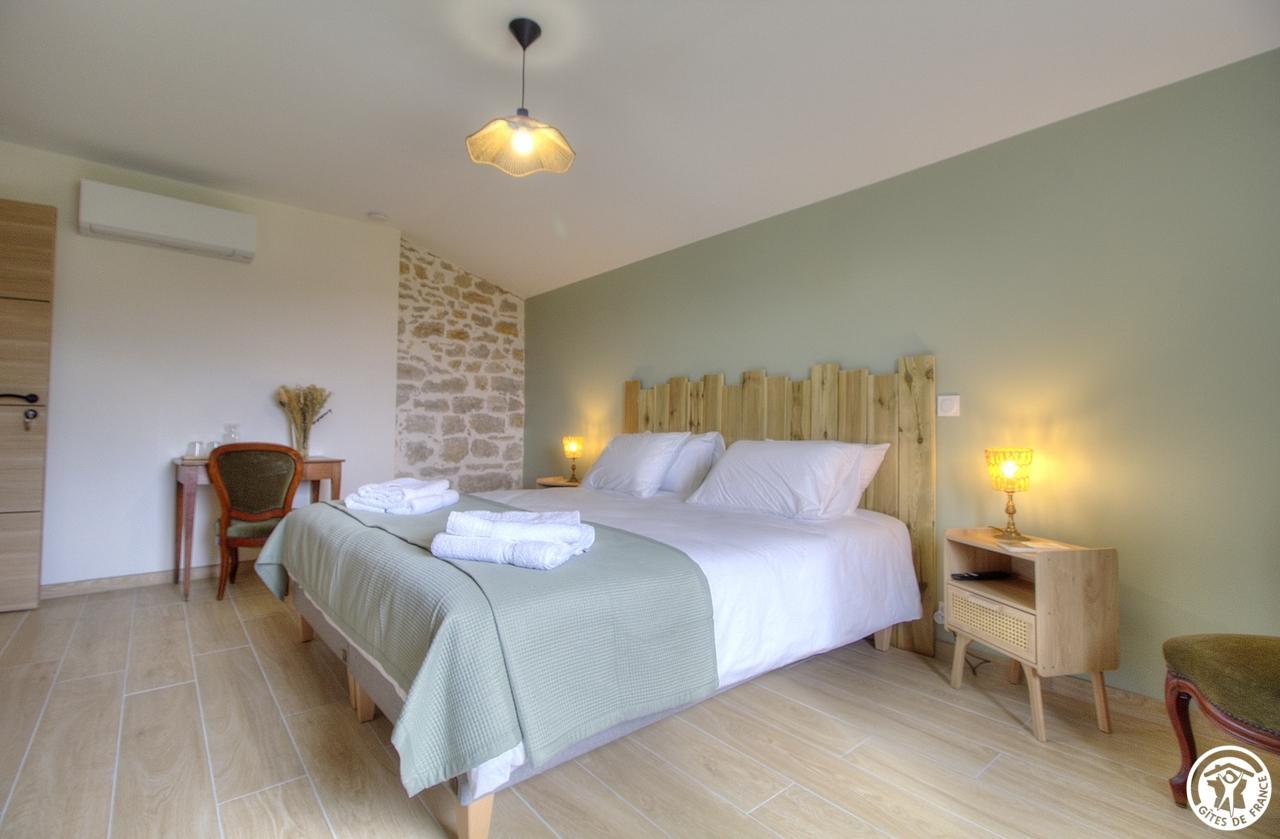 Un lit double de 180X 200, avec salle de bain privative et wc, ou 2 lits simples photo 1