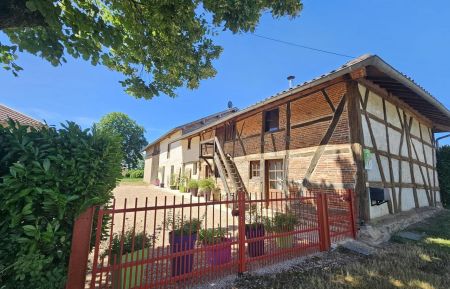 G&icirc;te n&deg;G50002 Boissey - Ain - Fa&ccedil;ade de la Grande ferme bressane