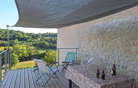 G&icirc;te n&deg;G341010 Magnieu - Ain - la terrasse de 24 m2 ombrag&eacute;e