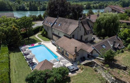 G&icirc;te n&deg;G396001 Sault-Br&eacute;naz - Ain - Vue drone