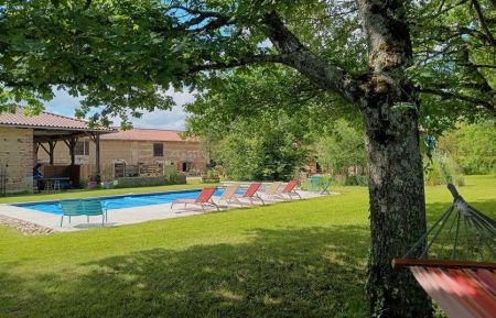 G&icirc;te n&deg;G145701 Dompierre-sur-Veyle - Ain - Le hamac sous les ch&ecirc;nes avec vue sur la piscine