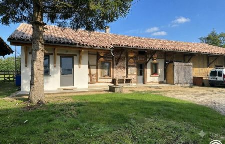 G&icirc;te n&deg;G232011 Marboz - Ain - photo
