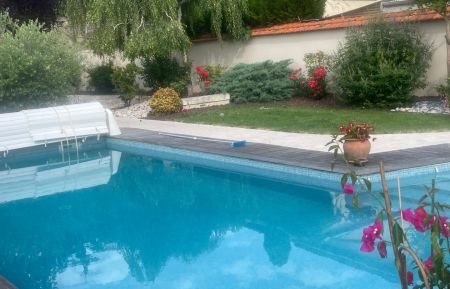 G&icirc;te n&deg;G53050 Bourg-en-Bresse - Ain - Acc&egrave;s &agrave; la piscine :10h-12h et 15h-18h