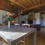 Coin repas dans le prolongation du salon