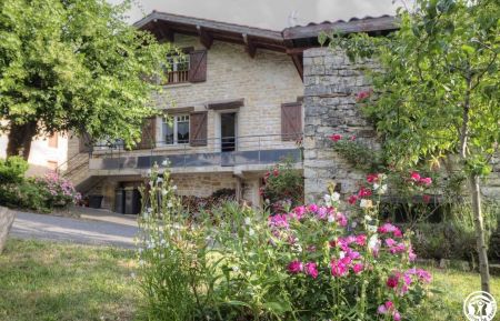 G&icirc;te n&deg;G245050 Bohas-Meyriat-Rignat - Ain - Vue du G&icirc;te depuis le petit jardin