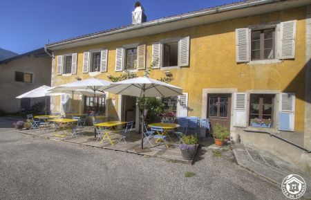 G&icirc;te de groupe n&deg;G104401 Ch&eacute;zery-Forens - Ain - photoEte